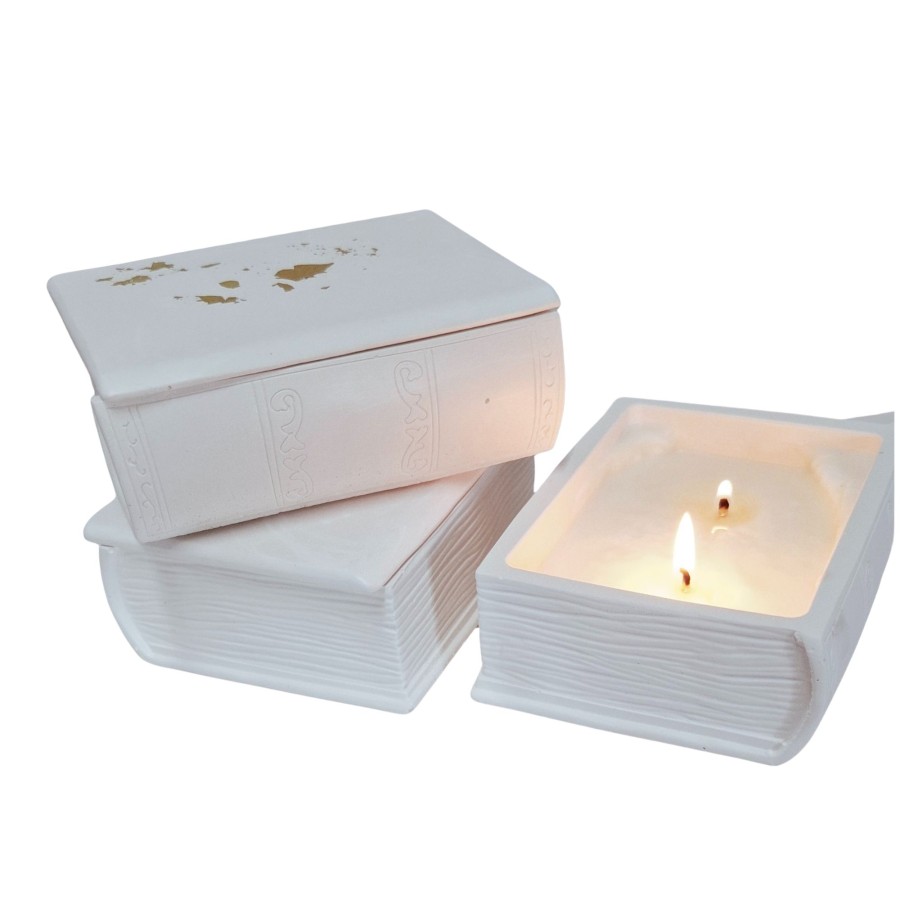 Rankų darbo žvakė "Knyga"su spausdinta etikete