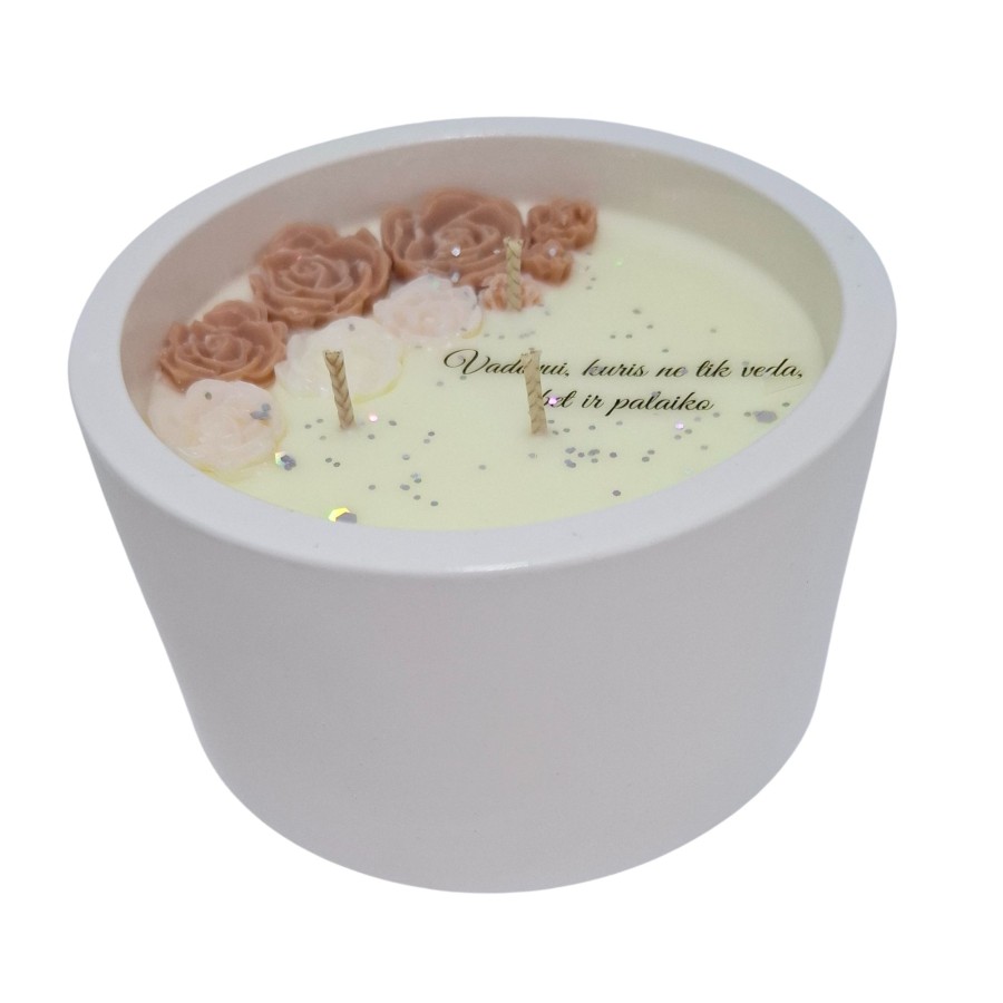 Rankų darbo žvakė su rožių dekoru boso dienai,xl