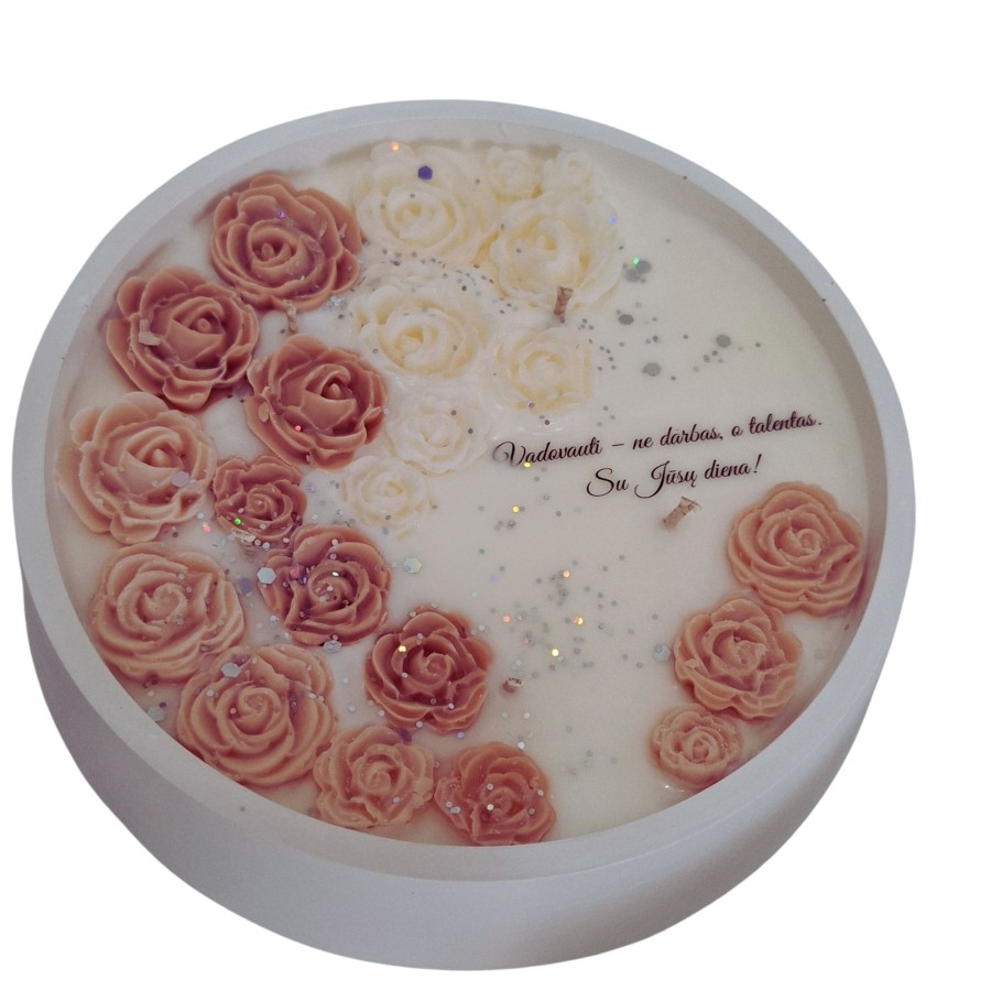 Rankų darbo žvakė su rožių dekoru boso dienai,xxl
