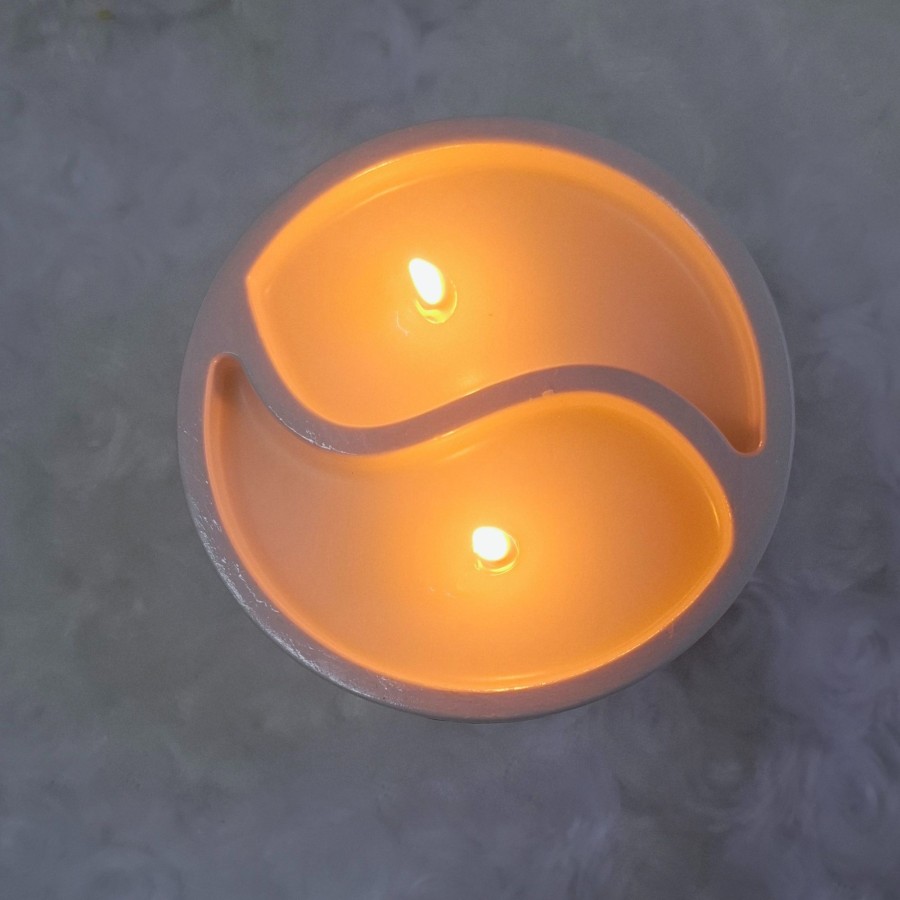 Yin–Yang žvakė su dviem slaptomis žinutėmis