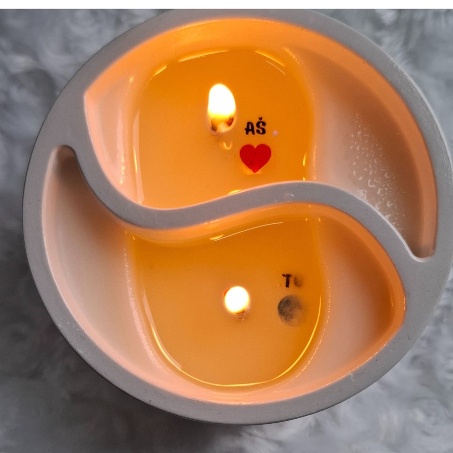 Yin–Yang žvakė su dviem slaptomis žinutėmis