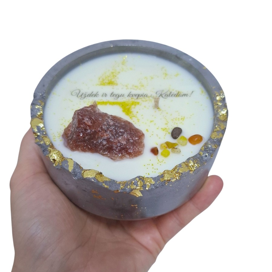 Žvakė su feldšpato mineralu, s dydis