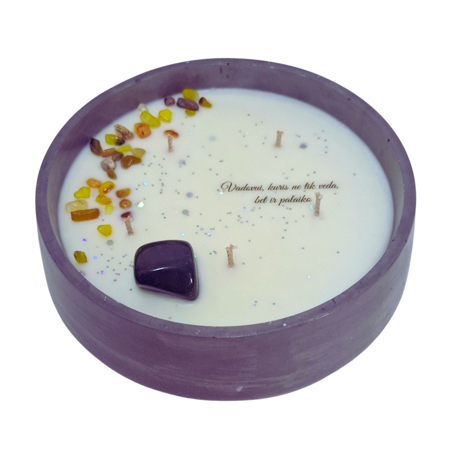 Žvakė su heliotropo kristalu, boso dienai Žvakė su heliotropo kristalu, boso dienai