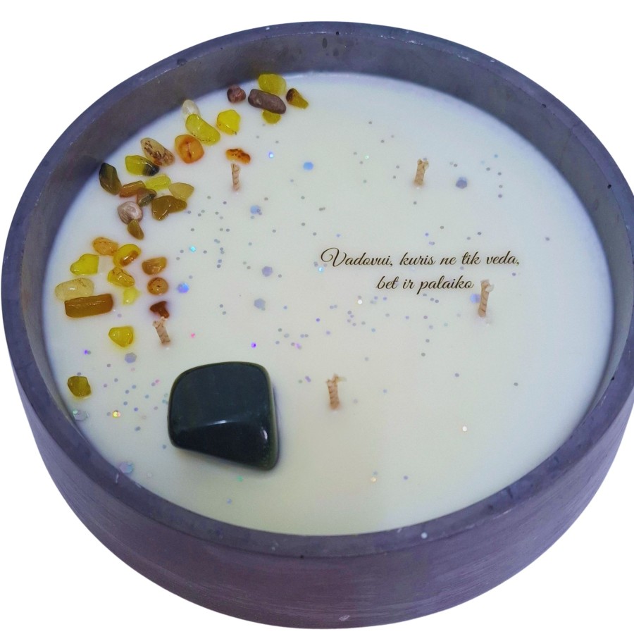 Žvakė su heliotropo kristalu, boso dienai Žvakė su heliotropo kristalu, boso dienai