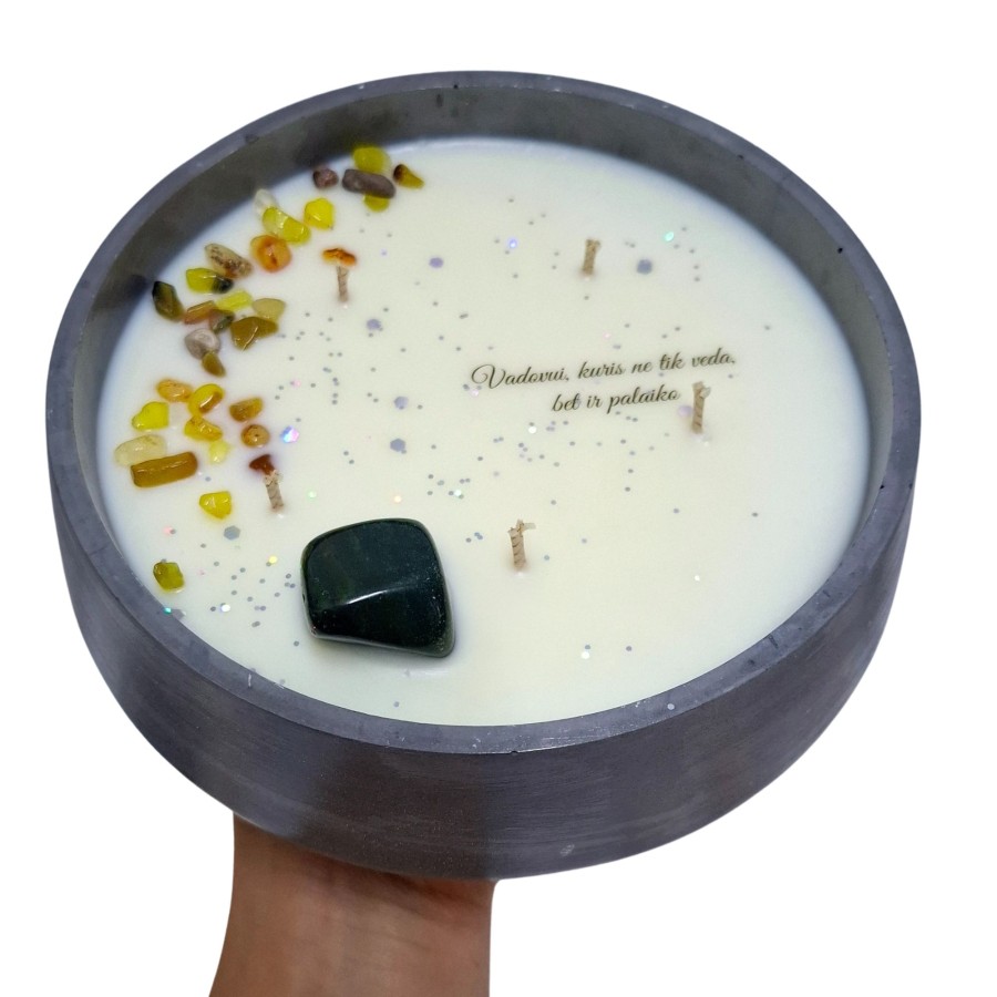 Žvakė su heliotropo kristalu, boso dienai Žvakė su heliotropo kristalu, boso dienai