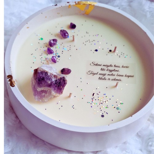 Žvakė su neapdirbtu indijos ametistu verslo dovana