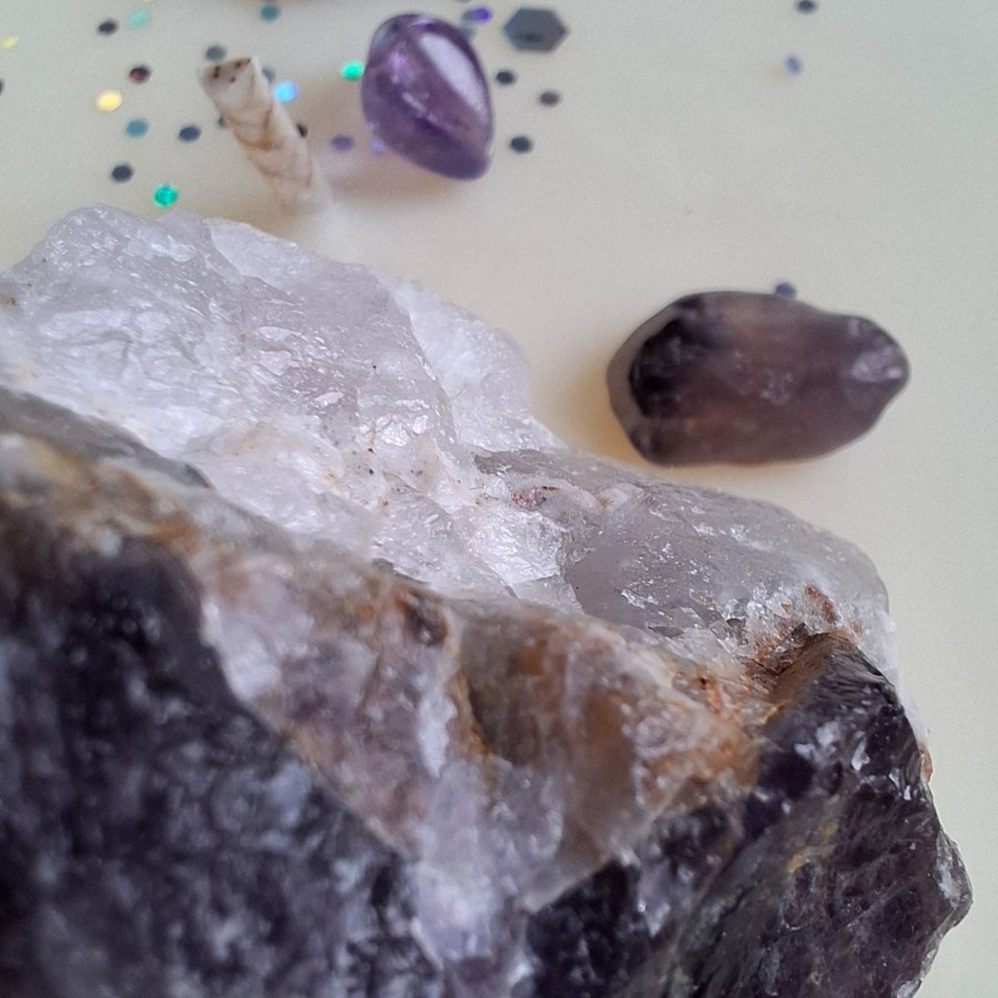 Žvakė su neapdirbtu indijos ametistu verslo dovana