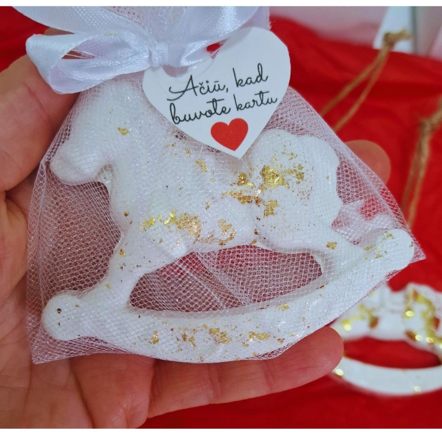 Baltas arkliukas dovanėlė svečiams Baltas arkliukas dovanėlė svečiams