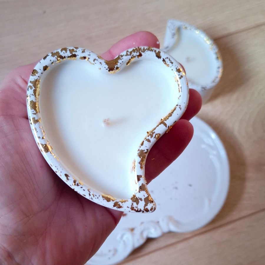 Dviejų žvakių širdelių rinkinys su dekoratyviniu padėklu