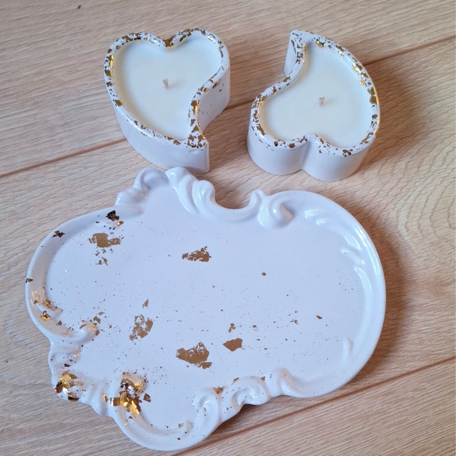 Dviejų žvakių širdelių rinkinys su dekoratyviniu padėklu