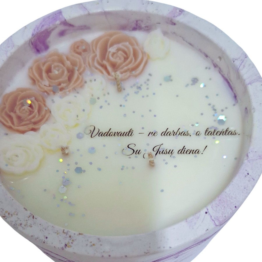 Rankų darbo žvakė su rožių dekoru boso dienai,xl