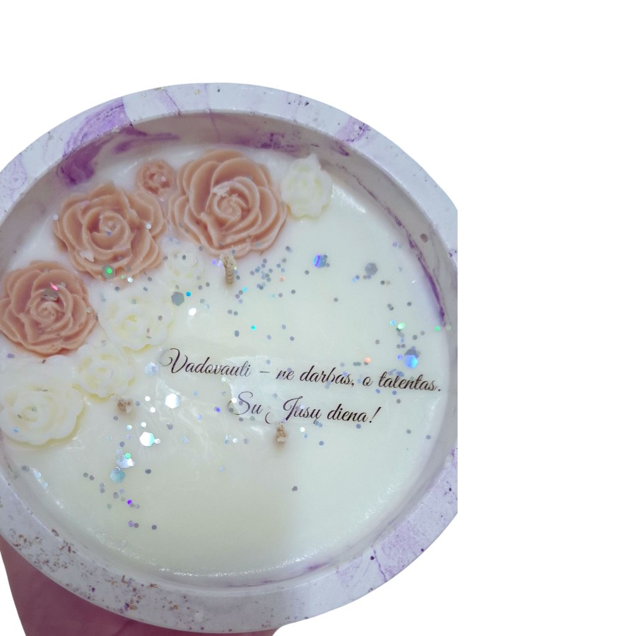 Rankų darbo žvakė su rožių dekoru boso dienai,xl