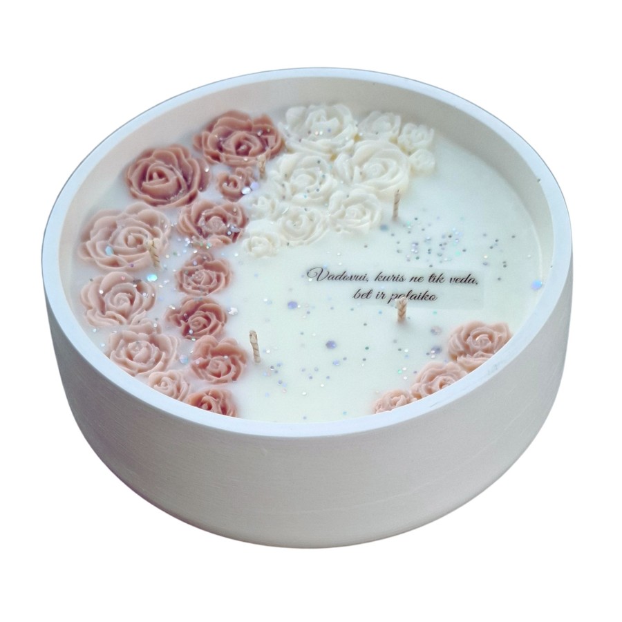 Rankų darbo žvakė su rožių dekoru boso dienai,xxl