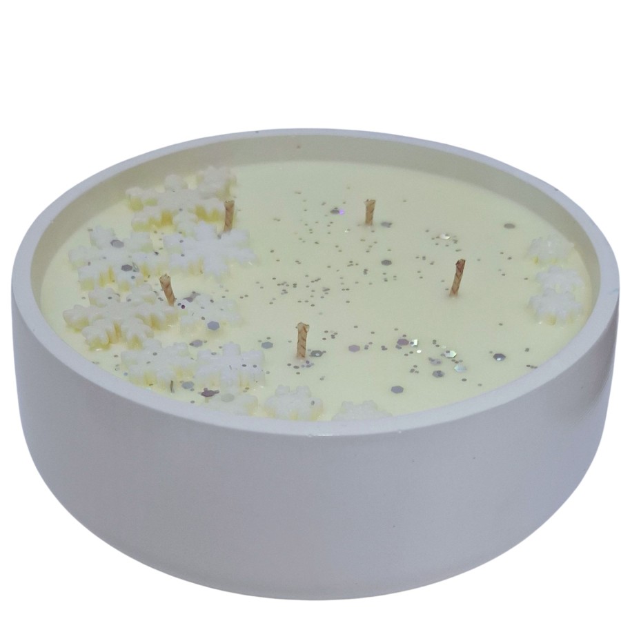 Rankų darbo žvakė su snaigių dekoru ,xxl