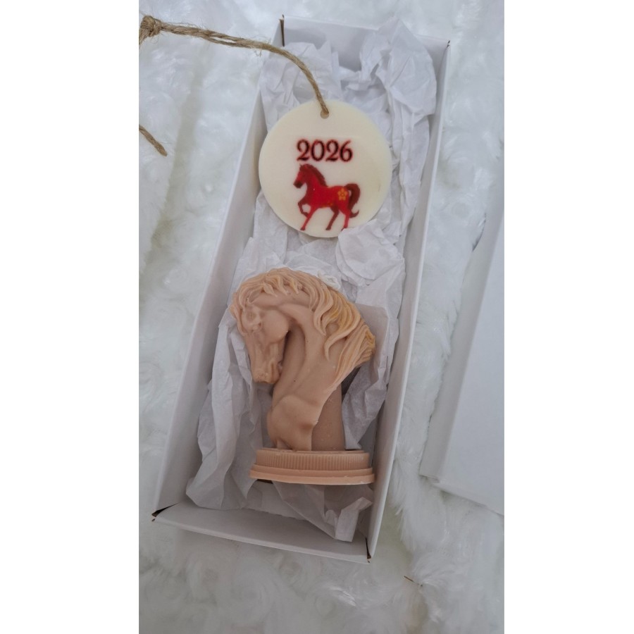 Žvakė ir sausas kvapas - ugninio arklio metai Žvakė ir sausas kvapas - ugninio arklio metai