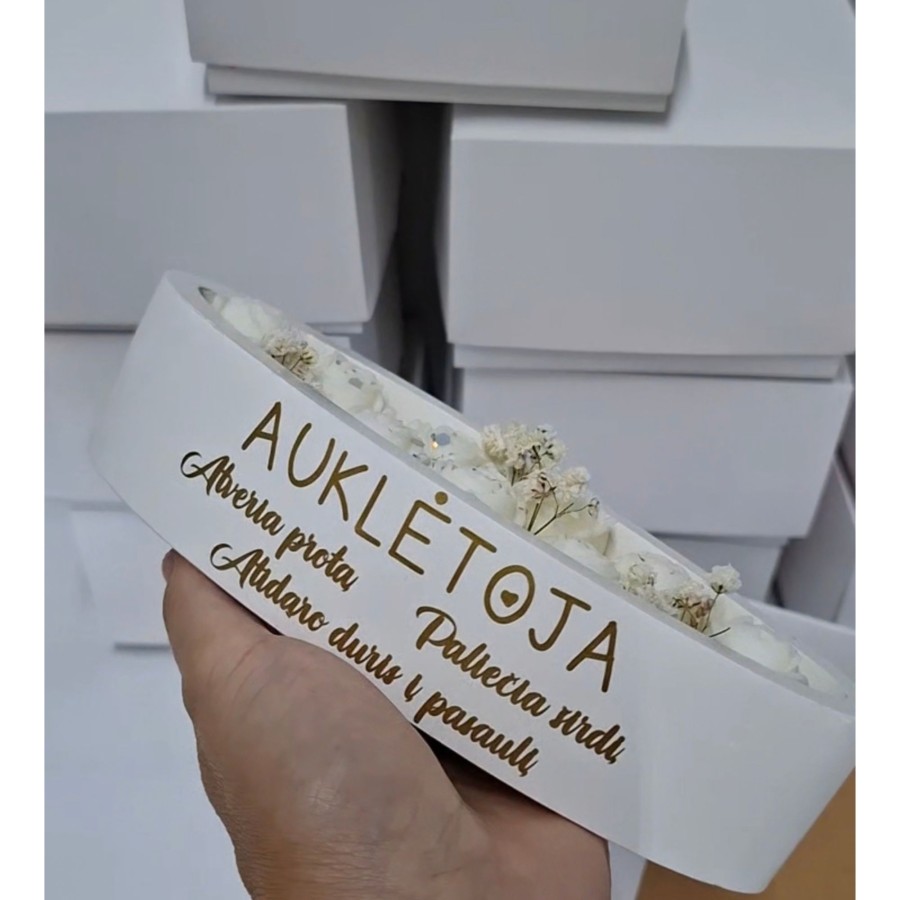 Žvakė Rožytės laivelyje, balta dėžutė Žvakė Rožytės laivelyje, balta dėžutė