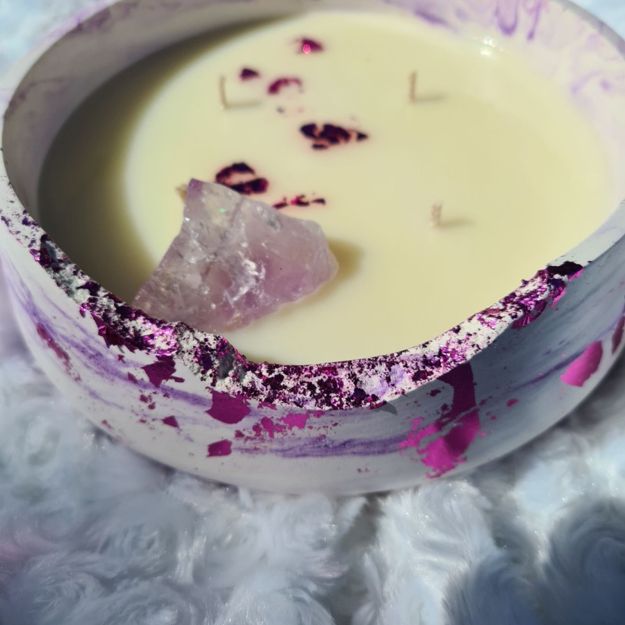 Žvakė su ametisto kristalu boso dienai