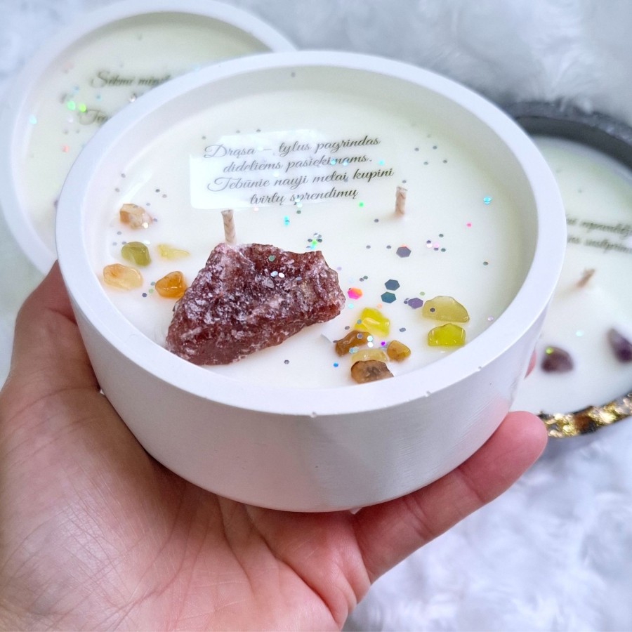 Žvakė su feldšpato mineralu, s dydis