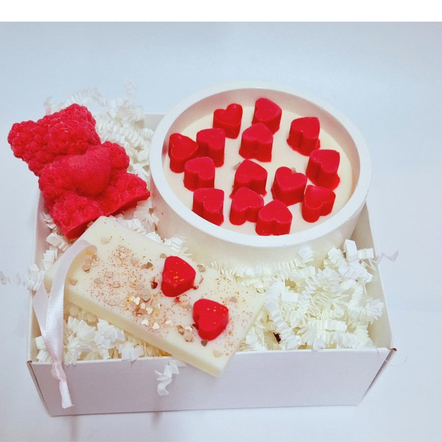 Romantiškas dovanų rinkinys „Meilės dėžutė“ Romantiškas dovanų rinkinys „Meilės dėžutė“